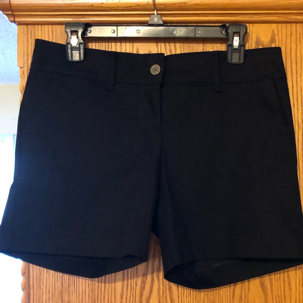 The Limited black cuffed shorts w/front pockets